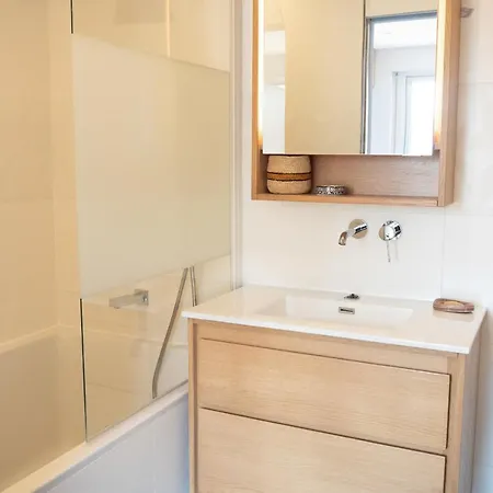 Hostnfly - Lovely Bright Place Close To Montmartre Апартаменты *